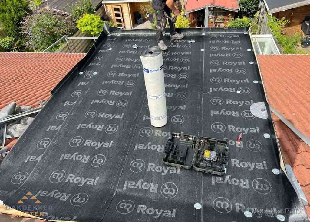 Dakrenovatie met Royal onderdak op plat dak in Putten Dakrenovatie met Royal onderdak op plat dak in Putten