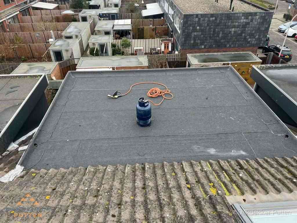 Dakreparatie plat dak met bitumen in Putten Dakreparatie plat dak met bitumen in Putten